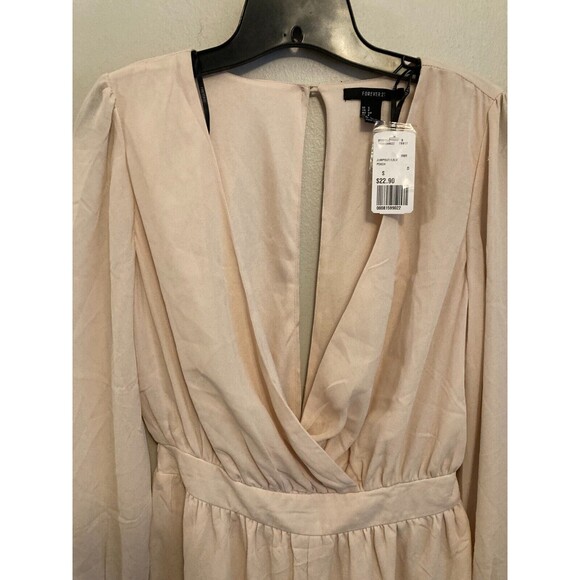 Forever 21 Women’s Romper Peach Long Sleeve Sequins Keyhole Back Small NWT - Picture 3 of 16